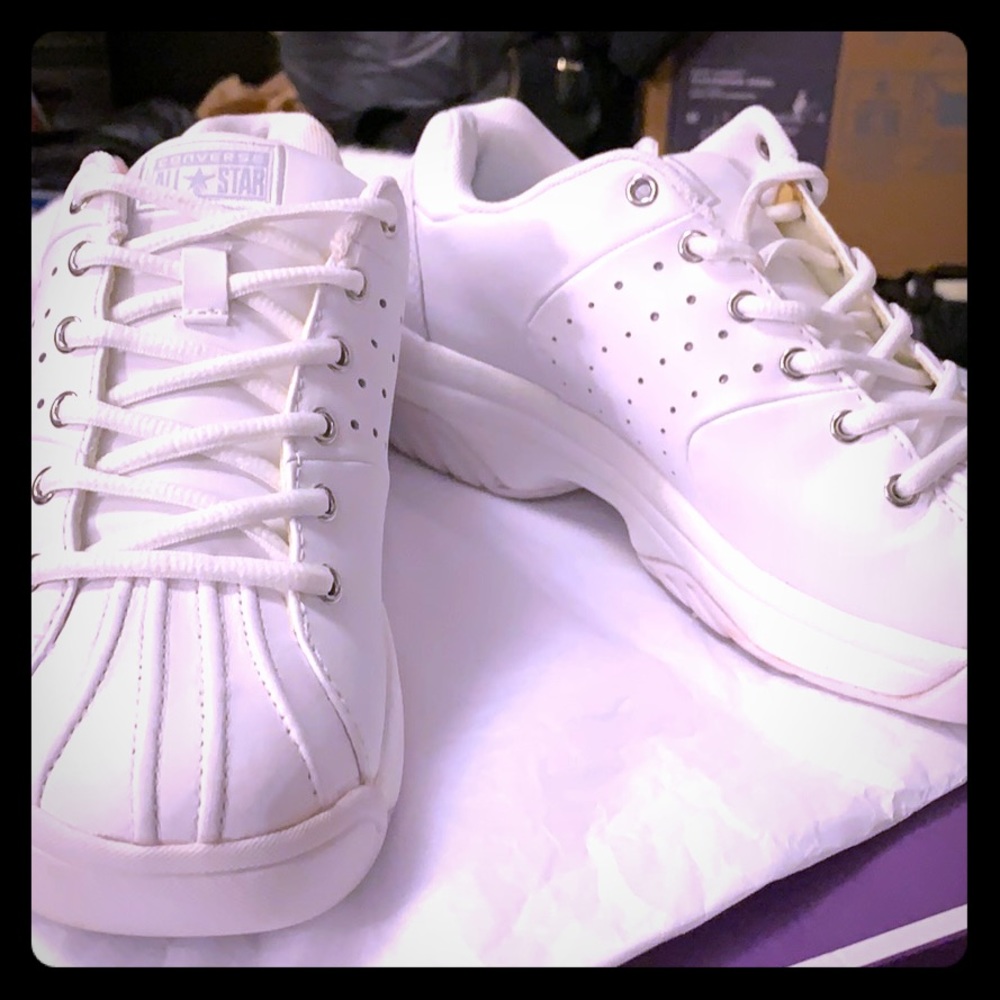 Converse shoes size men’s 7 women’s 9 like new.
